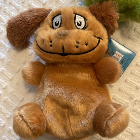 Dr. Seuss “The Grinch” Bundle. The Grinch & Max plush, mini string lights & cup - Picture 2 of 5